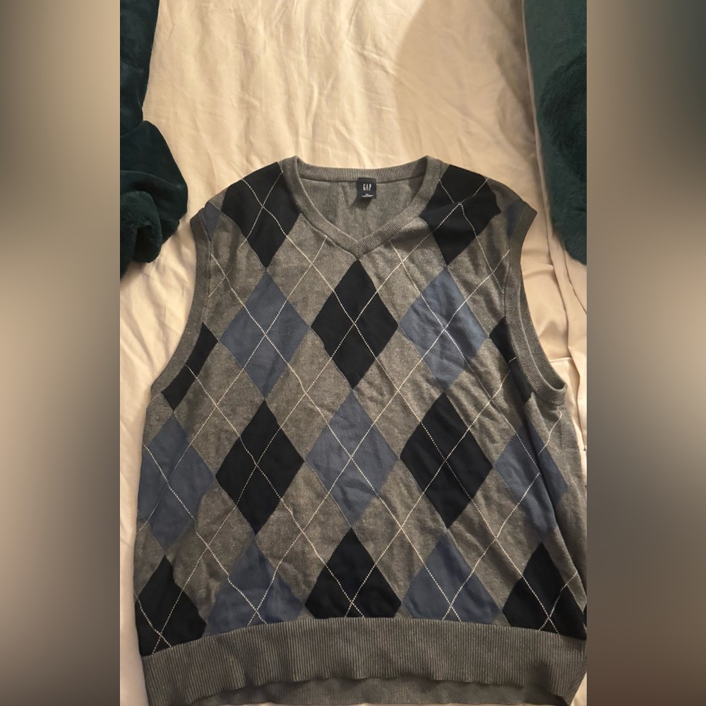 GAP Men's V-Neck Argyle Sweater Vest - Gray and Blue - Picture 1 of 6